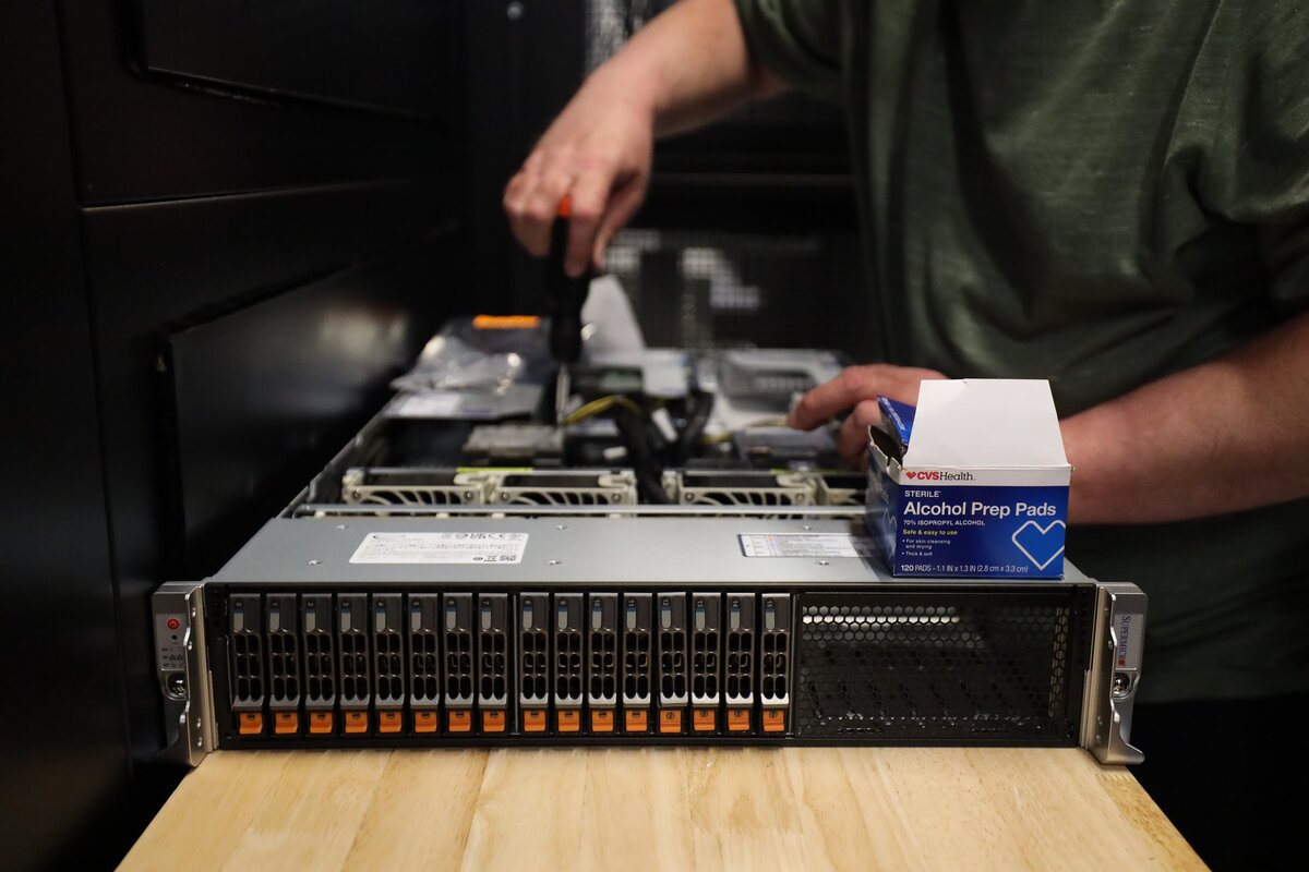 Cloud Propeller engineer assembling a Gen4 compute node